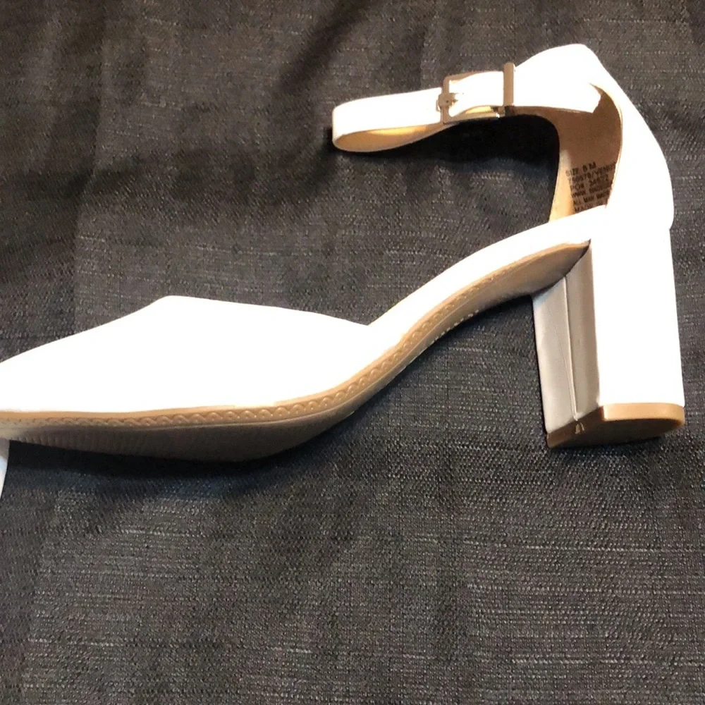 White leather shoes - Picture 2 of 3